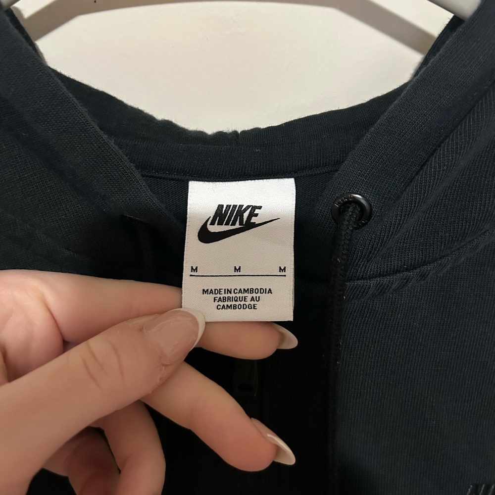 Nike Women's Black Full Zip Hoodie in Size Medium - Picture 6 of 8